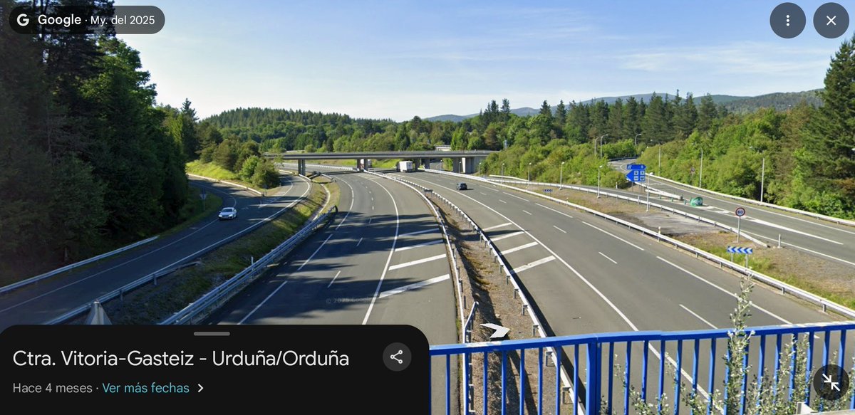 la gente no es consciente del desastre natural que han supuesto las autopistas para el país vasco

fun fact del día: desde 1960, por cada km de vía de tren que se ha construido en la CAV se han construido 6,5 km de autopistas🚗💨

#eusCARherria