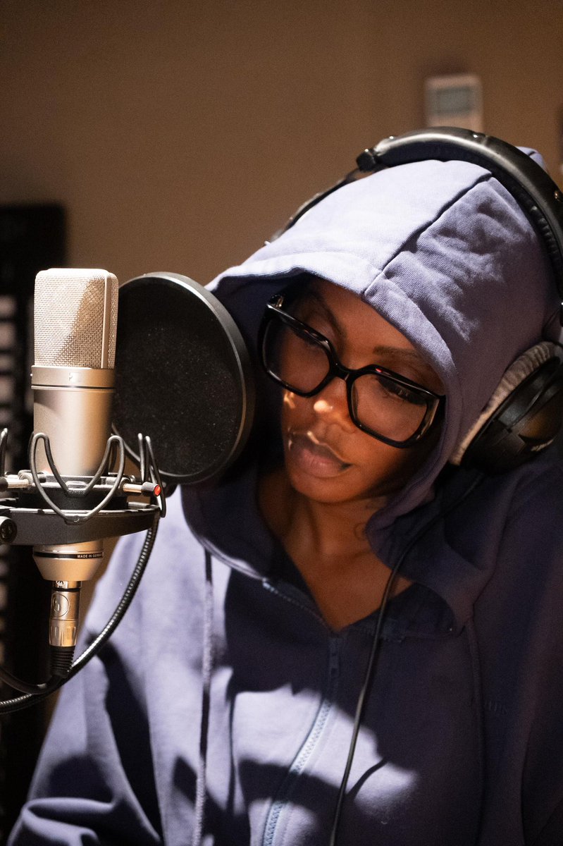 TiwaSavage's tweet photo. Hi my sweethearts ❤️
Now that you’ve heard a piece of my heart in music with #ThisOneIsPersonal 💿
Tell me… which record has been on repeat for you? Drop your questions and thoughts about the album and the entire journey in the comments. I’ll be here chatting with you all 🥰 Don’t forget to keep the love flowing with the hashtag #ThisOneIsPersonal ❤️