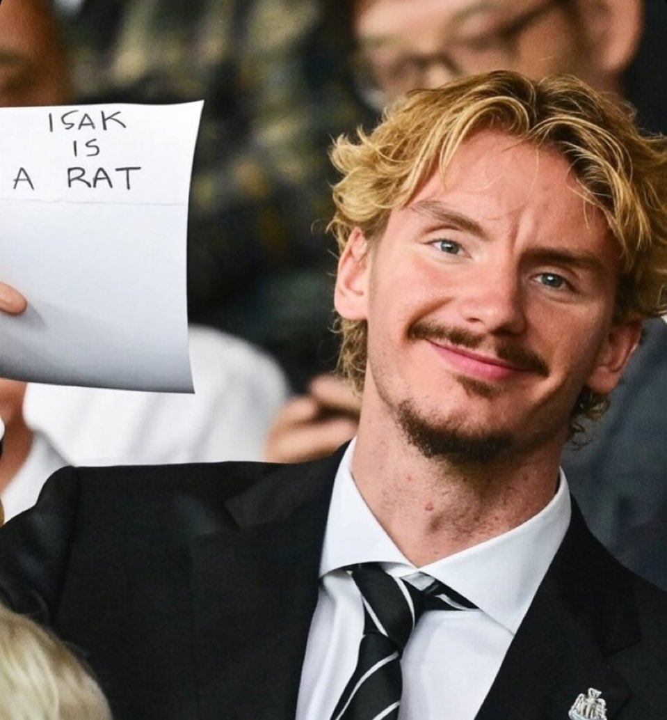 bennufc_18's tweet image. Short and sweet