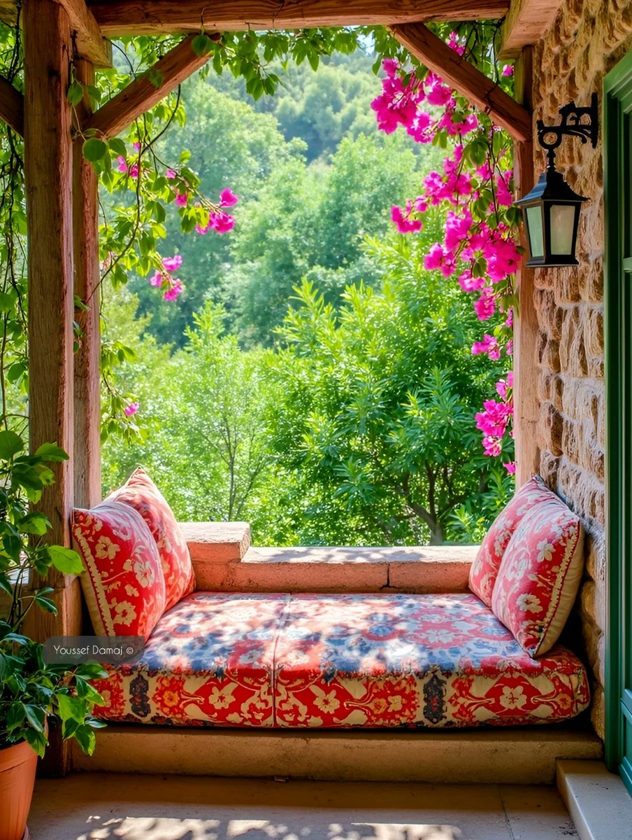 comfy_spaces's tweet image. A lovely view along the lively seat

#views #windowescapes #cozy #bookreader