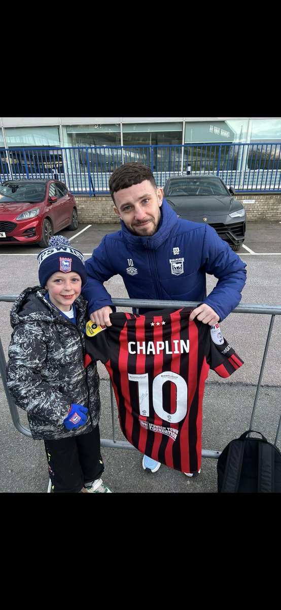 bexxitfc89's tweet image. •So who is going to tell @ConorChaplin10 biggest fan that his gone to Pompey for the season, because i can't tell Jacob and break his heart 💔😪, I can hear him now telling me to drive to Portsmouth every week😂😢💔 • #ournumber10 #jacobsfavouriteforever #devestated