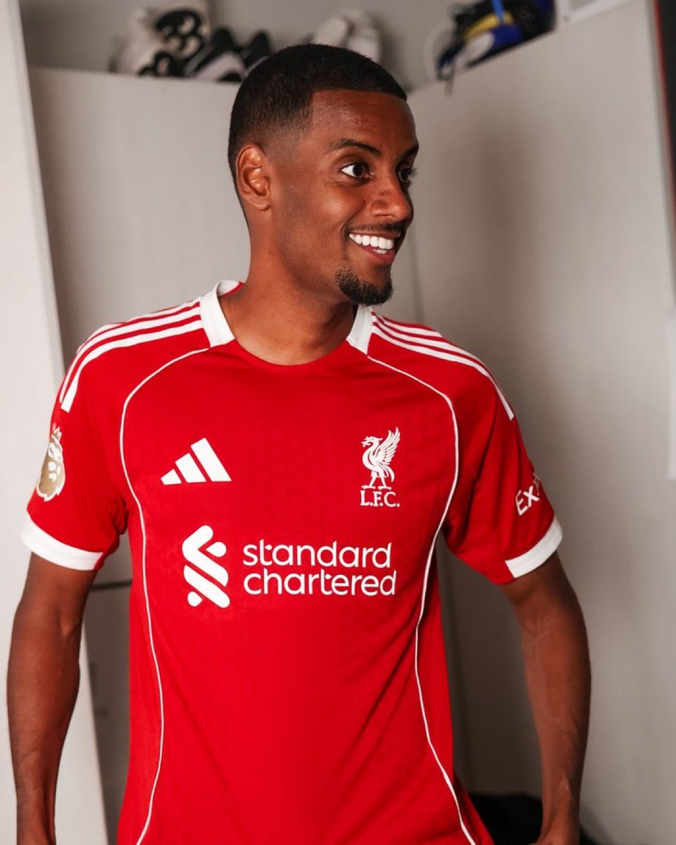 Red looks good on you, Alexander 🔴