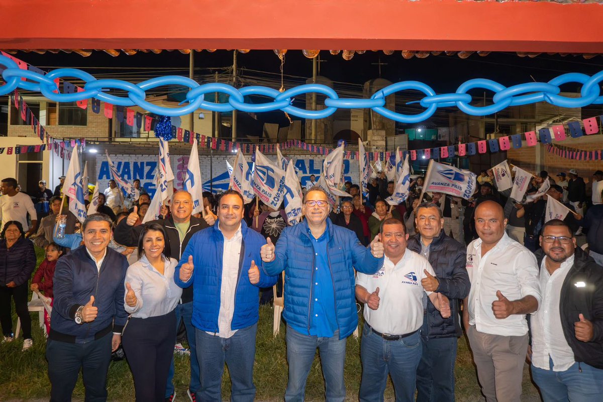 FPD_Peru's tweet photo. ¡Chincha arriba por el desarrollo del Perú! 🇵🇪🙌 Phillip Butters llegó a Ica, Chincha y El Carmen, para escuchar los desafíos que atraviesan y para acompañar al secretario General Nacional de Avanza País, Lucho Flores, en la inauguración del local de canp9en Chincha Alta. https://t.co/Lp2GnZprRC
