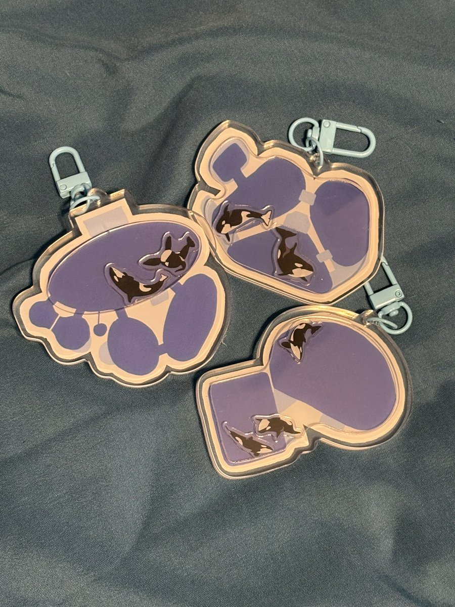 I made shaker keychains of the facility’s in Japan with orcas!