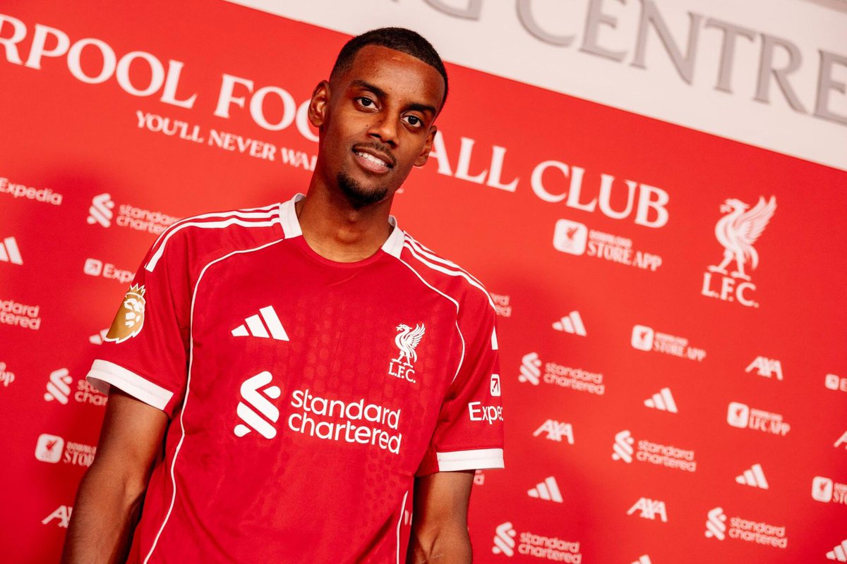 AnfieldSector's tweet image. Alexander Isak on wearing the no.9: 

"It means a lot, it's an iconic number. Obviously it comes with responsibility as well but I'm delighted to have this chance and get this number."