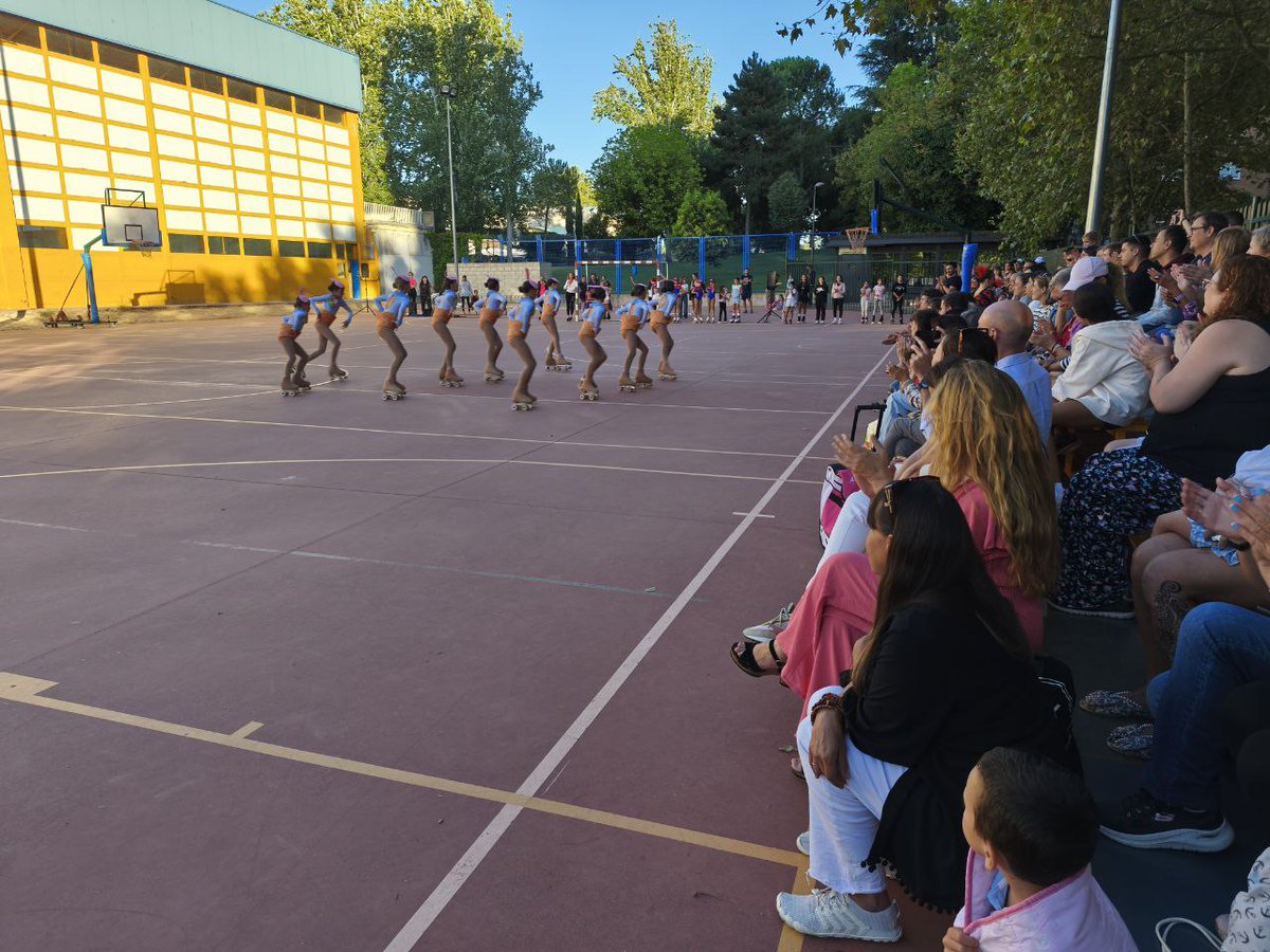 RaquelAlcorcon_'s tweet photo. ⛸️Tarde de paseo!!
Que grandes las chicas del patinaje artistico #Alcorcón 
Nos han encantado las coreos!! https://t.co/ATVZS56igP