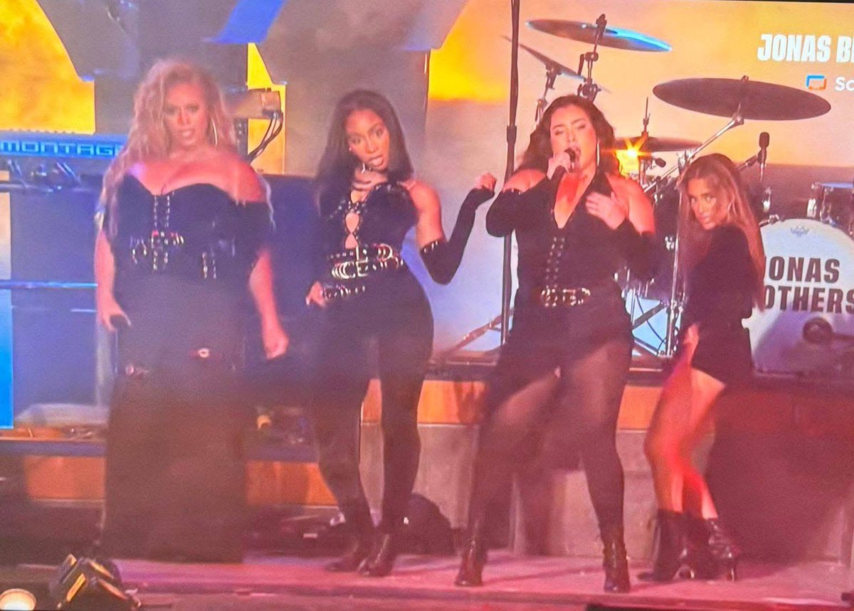 A Normani olhando pra camera kkkkkkkkk