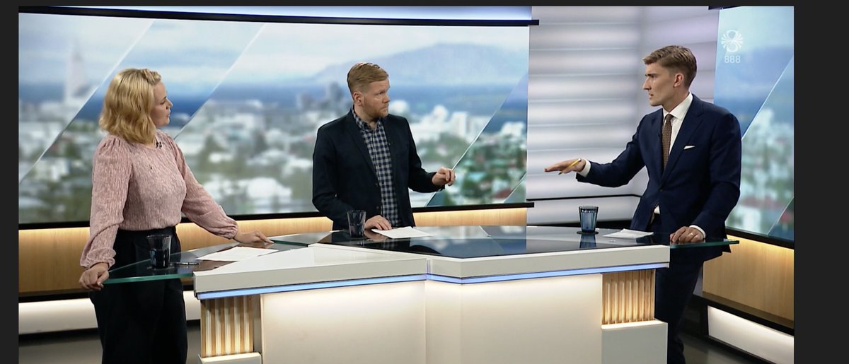 Sérstaklega gott debatt í Kastljósi í kvöld. Og þrátt fyrir að spyrillinn hafi tekið einarða afstöðu með öðrum aðilanum þá var bara einn sigurvegari <a href="/5norri/">Snorri Másson</a> Másson.