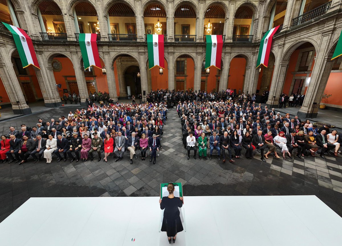 Acompañamos a la Presidenta <a href="/Claudiashein/">Claudia Sheinbaum Pardo</a> en su #Pr1merInforme desde Palacio Nacional.

Es un orgullo formar parte del Movimiento de Transformación más grande e importante de nuestro país, el cual se profundiza y consolida día tras día.

Hoy podemos decirlo a los cuatro vientos: