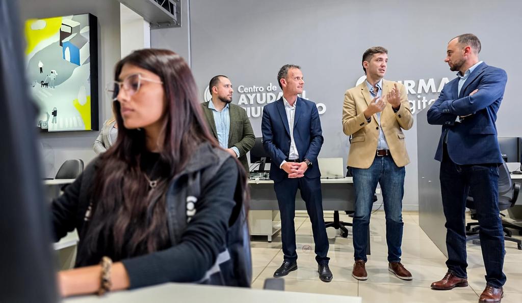 Madile visitó el Centro de Monitoreo  Urbano Municipal de la ciudad de Córdoba.

Más info 📲 cdsalta.gob.ar/madile-visito-…