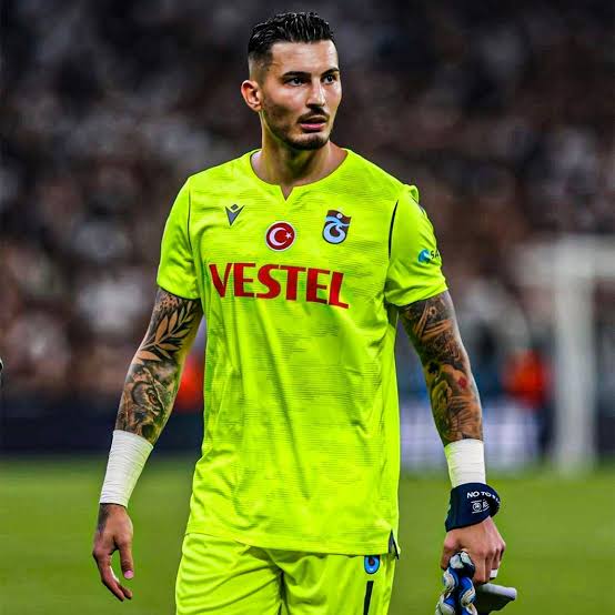 senden ne trabzonlu kimliğini silmeni ne de "en şerefli kulüp" tarzı sözler bekliyoruz.. aldığın paranın hakkını ver, bu taraftar her zaman arkanda duracaktır 

allah utandırmasın, umarım çok başarılı olursun <a href="/cakirugurcan96/">Uğurcan Çakır</a>