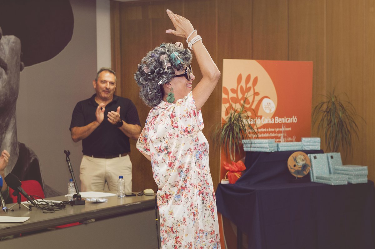 BenicarloCaixa's tweet photo. 12 joves obrin etapa universitària amb les Beques de la nostra Fundació: 1.500€ per recolzar els estudis. En total, 18.000€ en ajudes a l’excel·lència acadèmica. La padrina de l'acte ha estat Ana Muñoz @latiavisantica
#Nosomrobots #Sompersonesambcor #Bancadeproximitat https://t.co/O4H3iPS5so