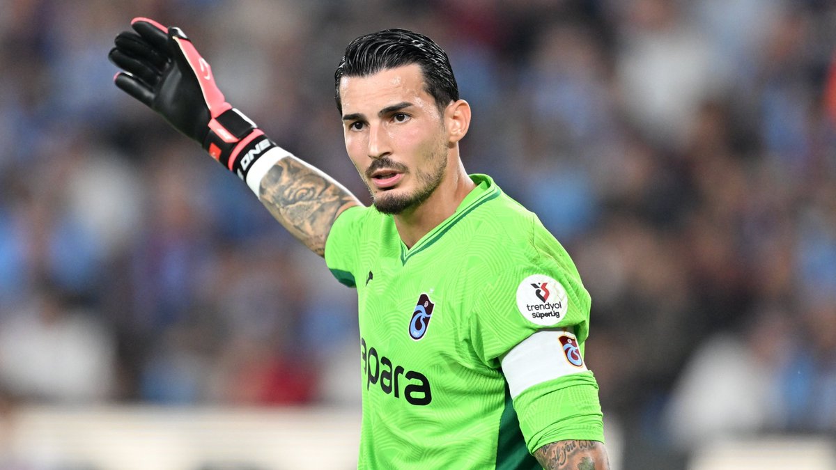 Galatasaray kalesini devralmak için böyle istekli ve cesur davranmayı herkes yapamaz. Yıllardır forma giydiği takımından ayrılmayı da cesaret edemez. Vedayı da en karakterli şekilde yapıp bazılarına örnek oldun. İnşallah performansın da alkışlanır. Hoşgeldin Uğurcan Çakır 👏🏼