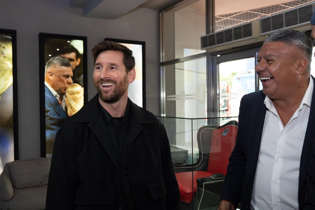 ¡Cómo sonríe el 10! Qué alegría volver a verte, Leo querido 🫂😄