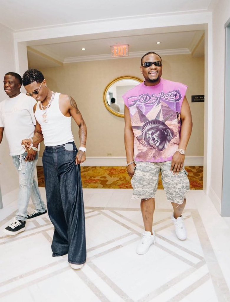 No African artiste fresh reach Wizkid, boy so fly like Virgil Abloh 😎🦅