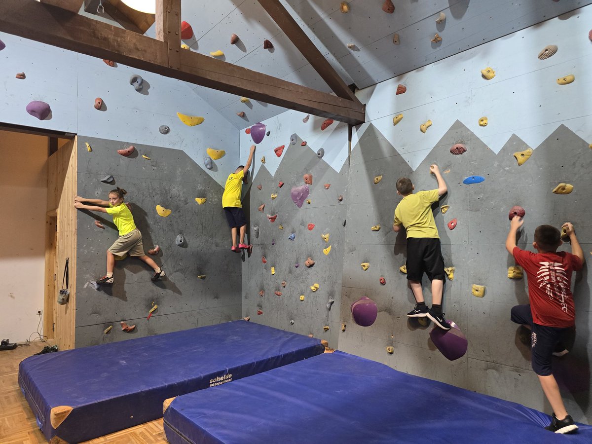 We are now ON in training 🧗‍♂️🥇
°
#climbing #rockclimbing #indoorclimbing #sportclimbing #climbinginkosovo #climbinginpeja #Sports #Kosovo