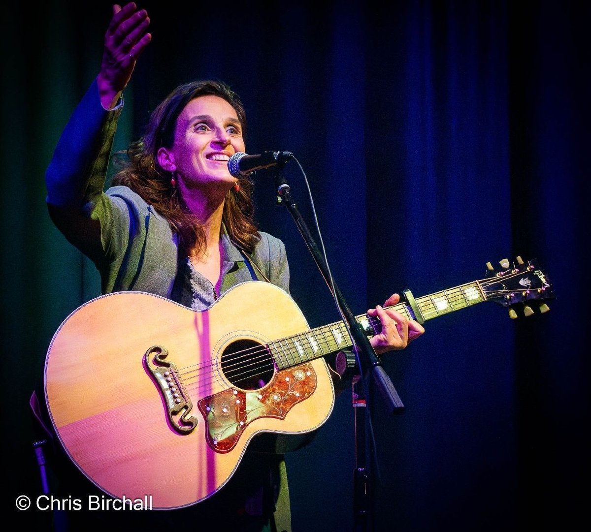 The much-loved Flossie Malavialle plays for us as part of our marquee concert series, on Saturday 20th Sept here in Bognor.
Flossie’s collection of well-established folk songs, jazz standards, blues numbers to Edith Piaf will leave with you a smile.
southdownsfolkfest.co.uk