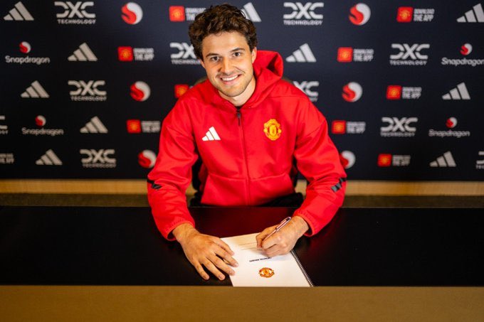 🚨| BREAKING NEWS

Manchester United announce Senne Lammens has joined the club on a five year deal.✅

#mufc