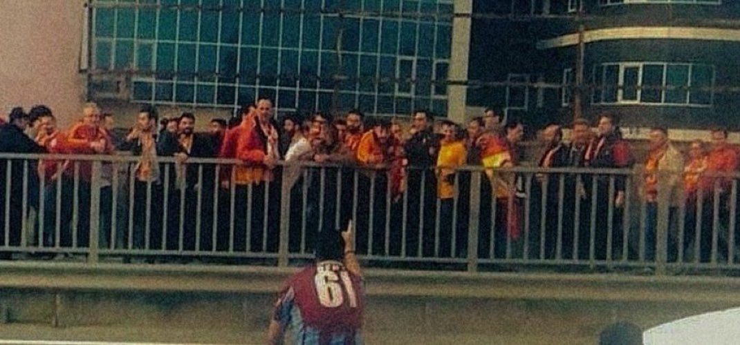 Biz burdan devam...
Herkes geçicidir kalıcı olan Trabzonspordur. Siz bu takımın efsanesi olmak varken istanbul yalakası olmayı seçtiniz.