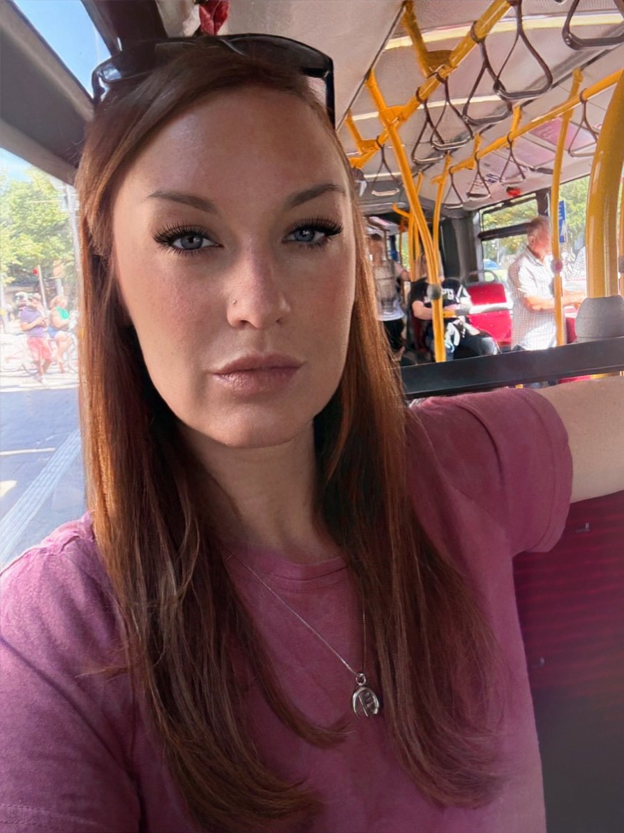✨
Bus ride of your dreams.
✨