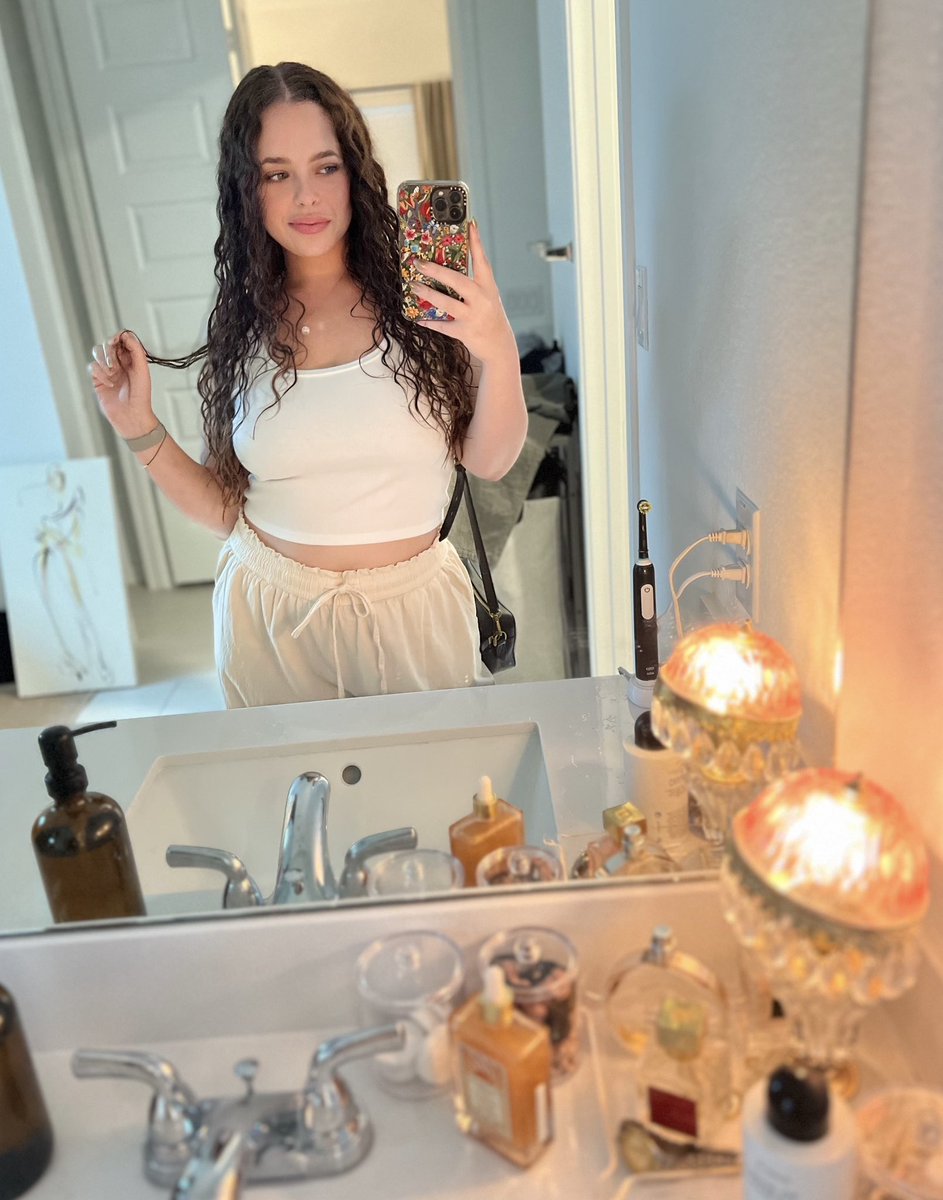 Black Widow tweet media