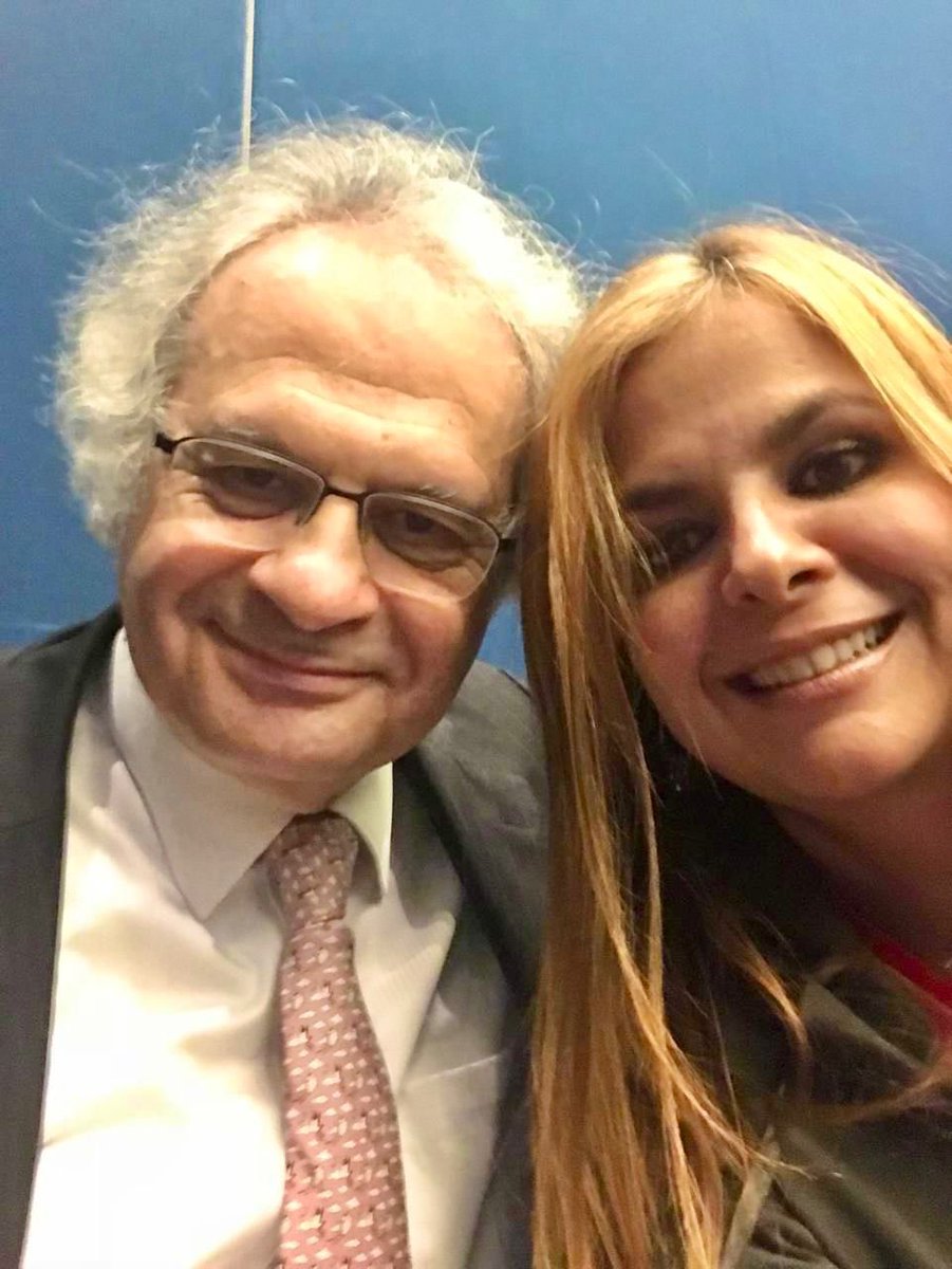 Soy una gran admiradora de la obra de Amin Maalouf… 🥹 El primer libro que leí de él fue “Las cruzadas vistas por los árabes”, y hoy me llena de alegría anunciarlo como ganador del Premio FIL de Literatura en Lenguas Romances, un reconocimiento a su obra que es fascinante y que