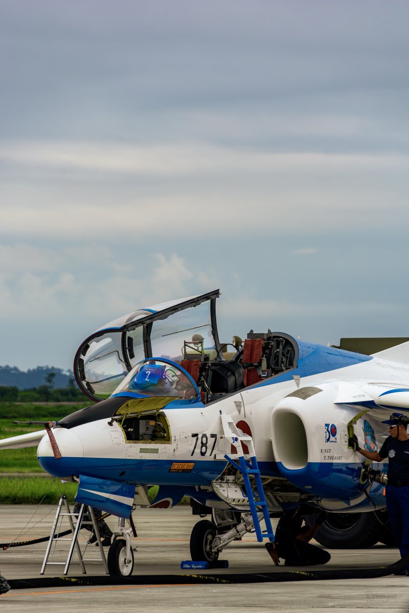 整備中のT-4
いつもピカピカです
#ブルーインパルス