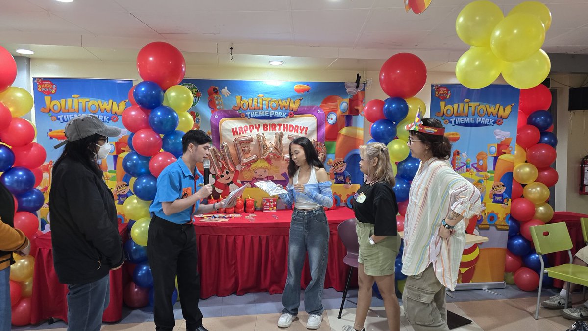 Congratulations to our first five early registrants! 🎉 They each received a New:ID standee as their prize.

🗓 08.31.2025
📍 Jollibee West Ave.

#New_ID
#SweetJourneyWithNewID
#ForeverWithNewDays