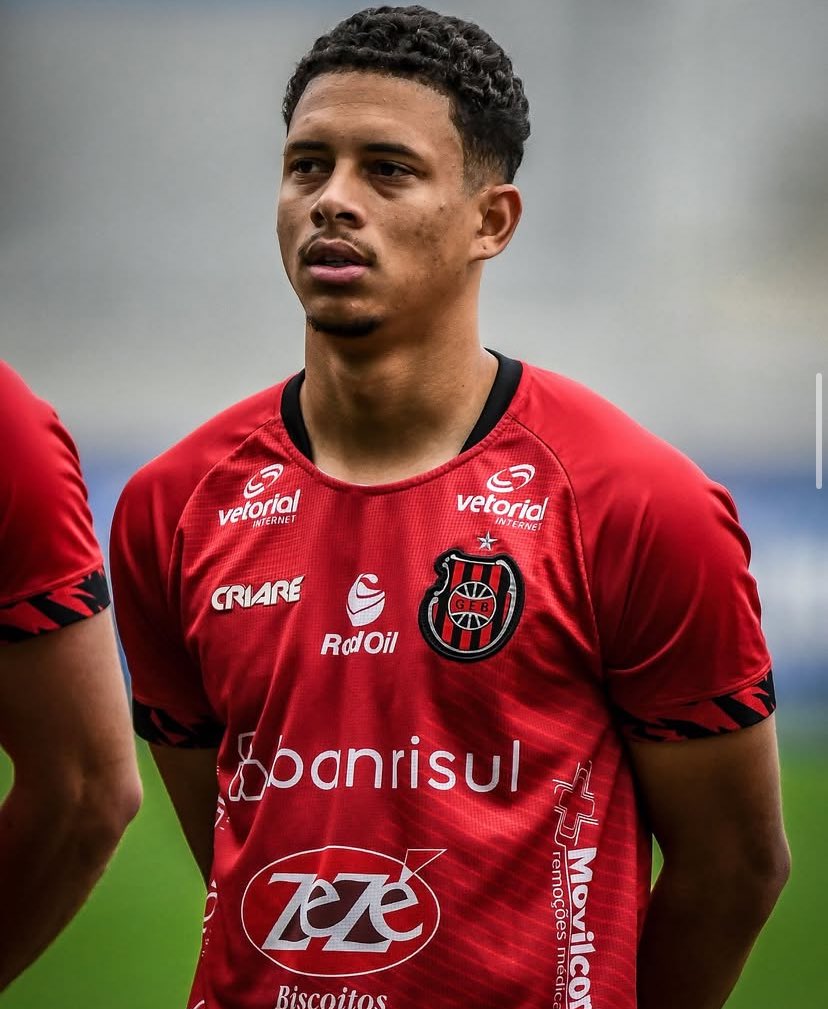 WDagagny's tweet photo. 🇹🇹 - Brasil acertou a renovação de contrato com o atacante Daniel Dias. Atleta é mais um do elenco da Série D do Brasileirão que permarnece no clube para a disputa da Copa FGF - Ruy Carlos Ostermann. Anúncio deve acontecer em breve. @RUNIVERSIDADE 

📸: Arquivo Pessoal https://t.co/t4g4oJfMs5