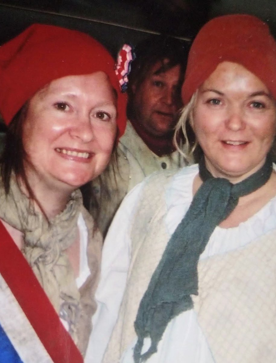 AlanaCowell1's tweet image. When I appeared on Midsommer Murders. We were filming at a mansion and I thought I would be in a glamorous dress. How wrong was I 🤣🤣. Made up to be a street urchin. Recreation of the French revolution. #ITV #Midsommermurders absolutely loved being on those castings #casting 💞