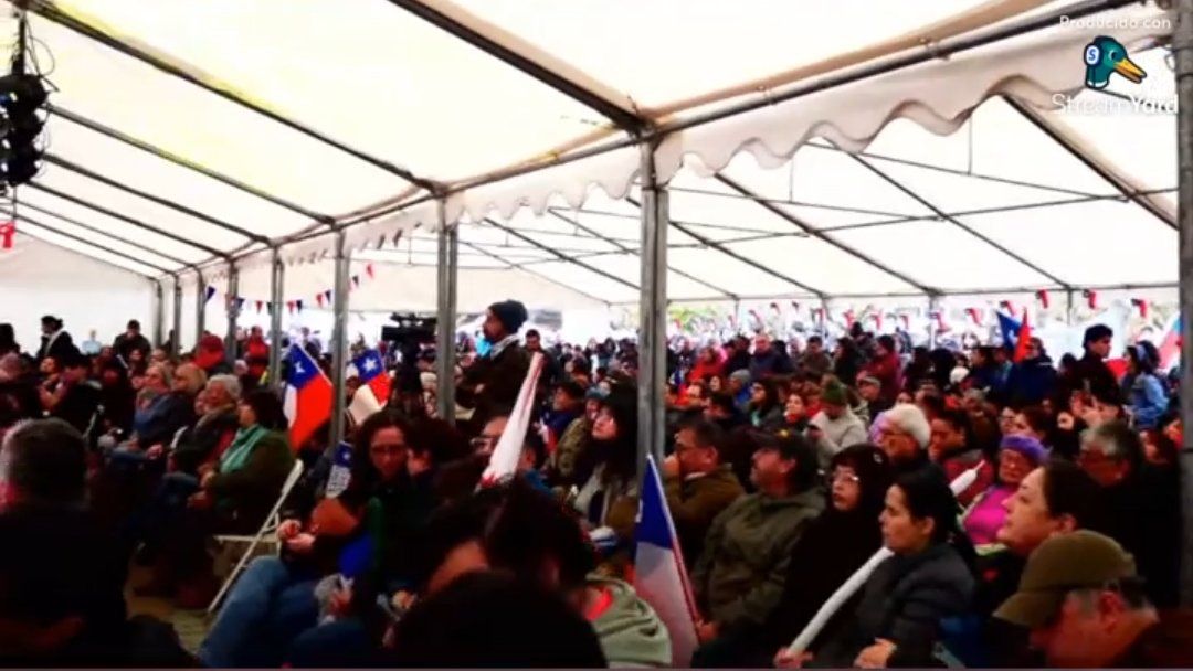 🚨 AHORA - JEANNETTE JARA EN COYHAIQUE

🗣 Cientos de Personas llegan a la Plaza de Armas de la Ciudad a la espera de Jeannette Jara, quien en breve llegará al Masivo Acto

#JaraPresidenta2026 
#JaraSe