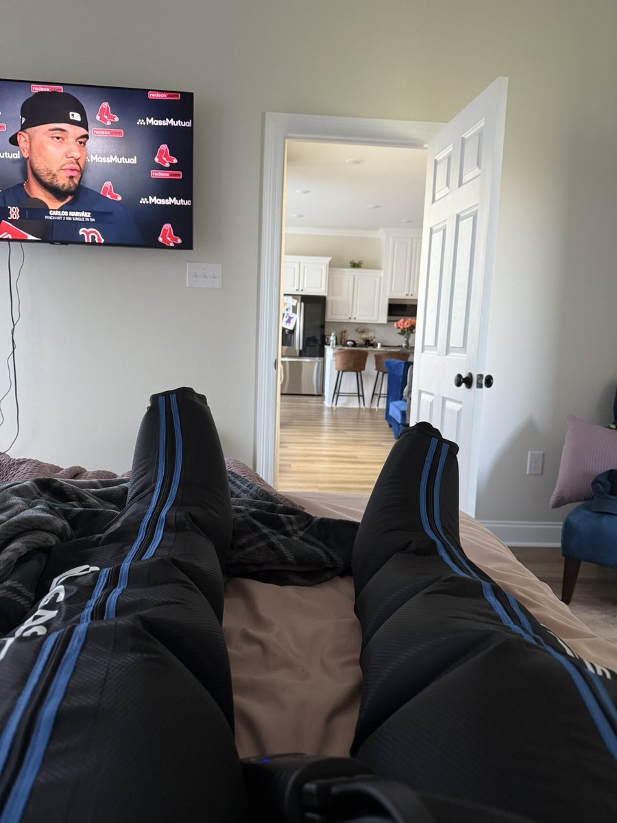 ChampIAN_33's tweet image. #RecoveryTime #MyWifeJustBeBuyingShitOnAmazon