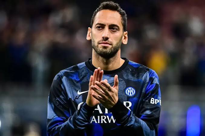 🚨Hakan Çalhanoğlu, Galatasaray’a transferinde kolaylık sağlamaları halinde 2 yıllık kalan sözleşmesindeki alacaklarından feragat edeceğini Giuseppe Marotta’ya bildirdi. (Italiano Goal)