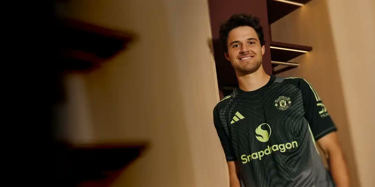 MUFCLatestcom's tweet image. Manchester United confirm deadline day signing of Belgian goalkeeper Senne Lammens mufclatest.com/manchester-uni…