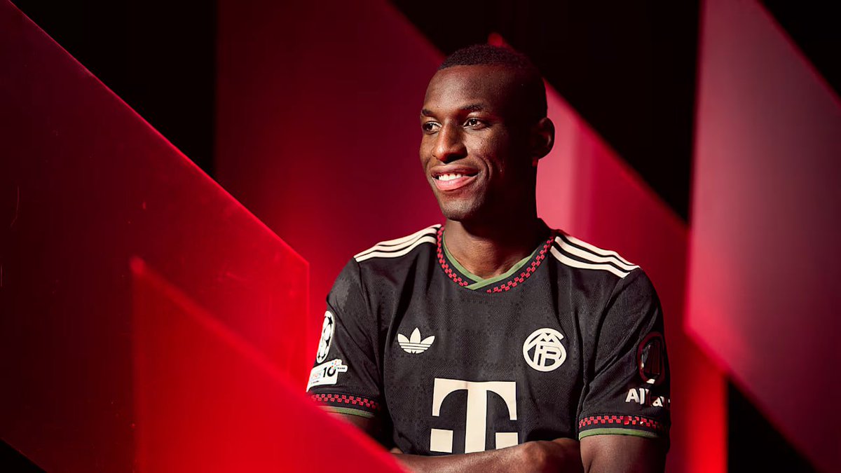 نيكولاس جاكسون🎙:

"أنا سعيد جدًا لكوني الآن جزءًا من هذا النادي العظيم. بايرن مينشين أحد أفضل الأندية في العالم. الجميع يعرف أسماء الأساطير التي لعبت هنا ويعلم أن هذا النادي يمثل أعظم النجاحات. لدي أهداف وأحلام كبيرة هنا، وسأبذل كل ما بوسعي لأفوز مع بايرن بمزيد من الألقاب".