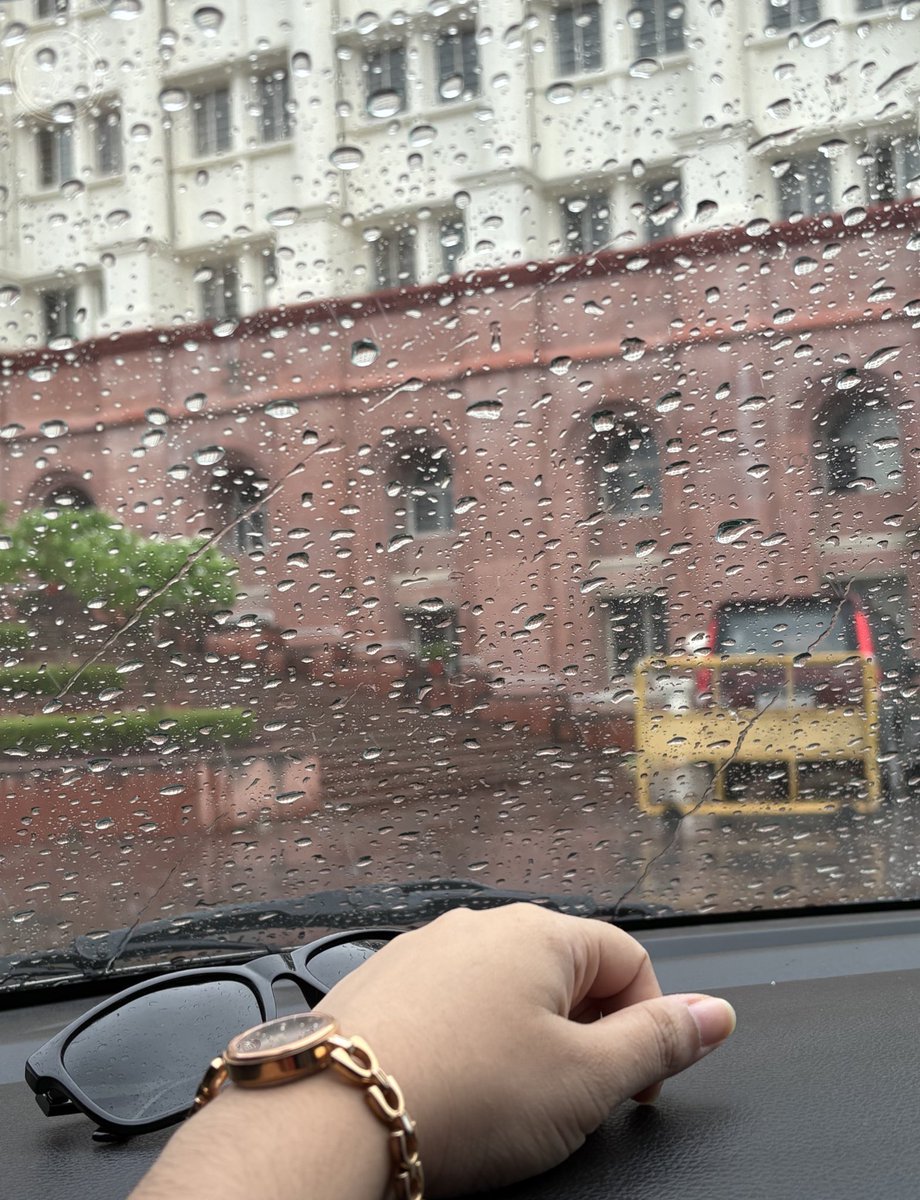 _sneha_singh__'s tweet photo. Lucknow ki baarish❤️ https://t.co/Z6temZKkIC