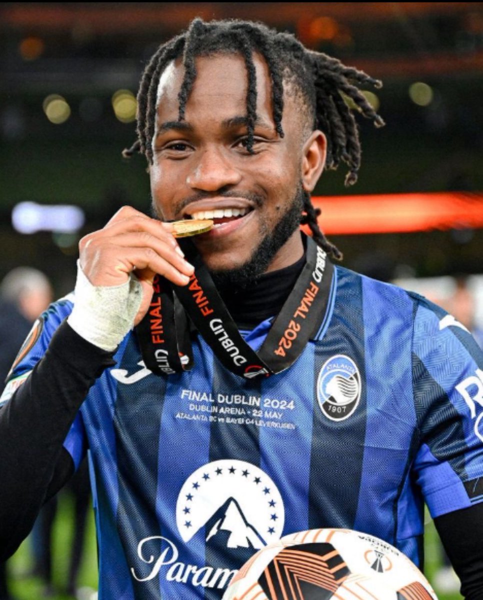 Acil Lokman+çalhanoğlu çekmemiz lazım ❤️💛
#lokmancimboma 
#HakanCimboma