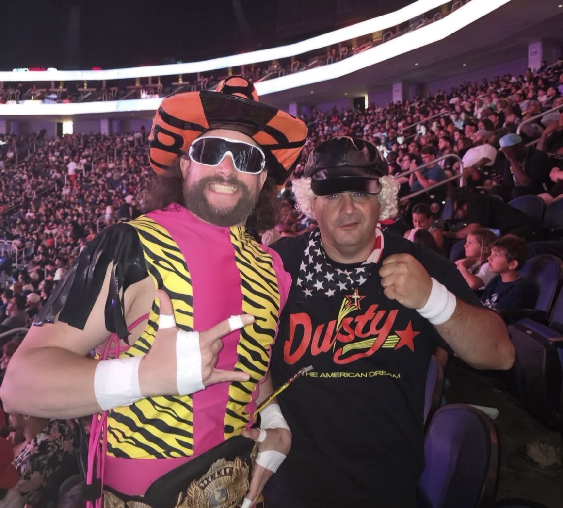 Imagine you go to a wrestling event and these two guys are sitting in your section…
#dustyrhodes #machomanrandysavage
#dustytribute #themachoverse