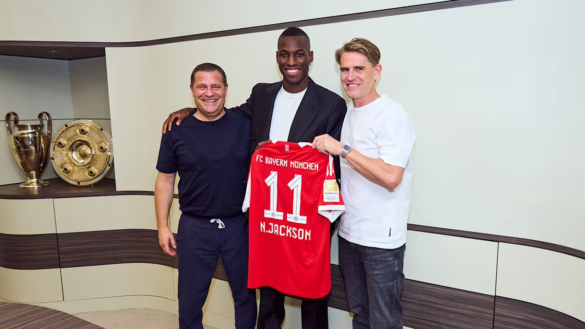 ماكس إيبرل🎙:

"كان نيكولاس متحمسًا منذ البداية للّعب مع بايرن منشين ولهذا نحن سعداء للغاية بأن الصفقة تمت في النهاية. على الرغم من صغر سنه، فقد جمع بالفعل الكثير من الخبرات على أعلى المستويات الدولية وأظهر ما يتمتع به من قدرات. نيكولا يتناسب مع متطلباتنا بفضل ديناميكيته وحضوره،