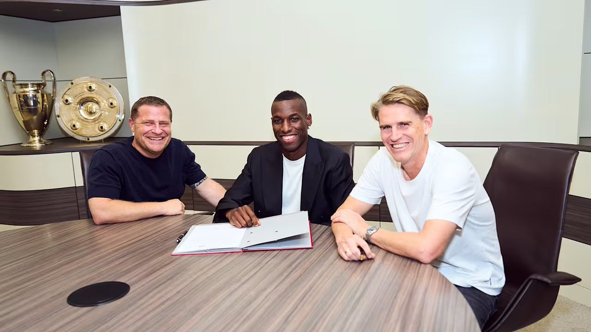 كريستوف فرويند🎙:

"نيكولاس سيمنح لعبنا الهجومي بُعدًا إضافيًا، حيث يغطي نطاقًا واسعًا. يجلب سرعة كبيرة، خطورته أمام المرمى واضحة، ويبحث دائمًا عن الحلول الجماعية في العمق. إلى جانب ذلك، هو شخص منفتح وإيجابي ولن يواجه صعوبات في التأقلم داخل فريقنا".

#مهندس_بافاريا🔴⚪️