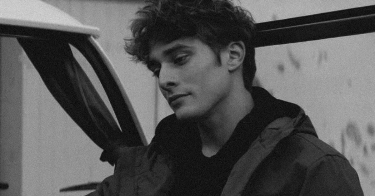 ᅠ    

                    𝖇arty 𝖈rouch 𝖏r .