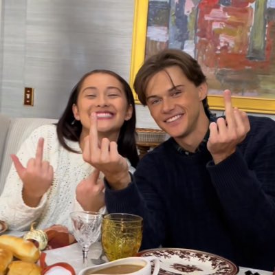 #NewProfilePic these 3 weeks are going to be so fun 🤭