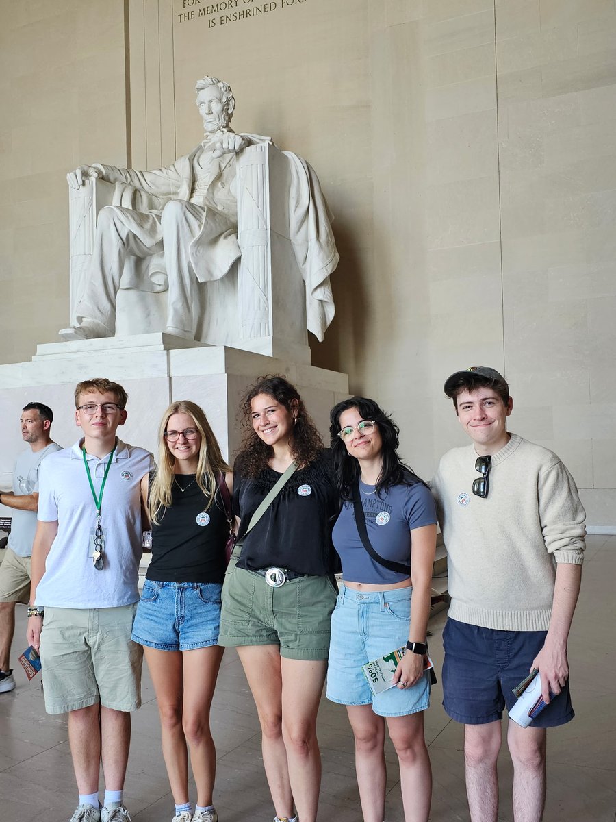 Welcoming the Scripps-in-DC Fall 2025 cohort! 🏛️🚊📝 We’re excited to share our D.C. journey as the semester progresses. We’ll be doing individual introductions of everyone in our class shortly! 📰📸