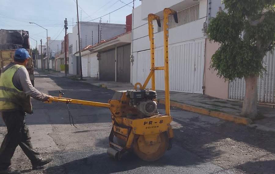 Con la campaña #BacheAndoPuebla estamos trabajando en diversos puntos de la Ciudad. 🚧

Hoy las cuadrillas están trabajando en:
📍25 Sur
📍Diagonal Defensores de la República
📍Av. Xilotzingo
📍Blvd. San Felipe
📍Circuito Juan Pablo II

Continuamos avanzando. 👊🏼