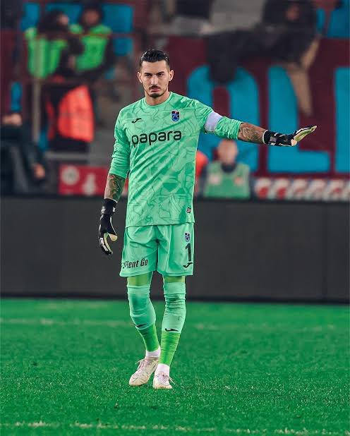 Uğurcanın satılmasıyla Ertuğrul başkanın ne alakası var.Uğurcanın paylaşımı herşeyi açıklıyor.Kendisi şampiyonlar liginde oynamak istiyor. Yolun açık olsun kaptan <a href="/cakirugurcan96/">Uğurcan Çakır</a>