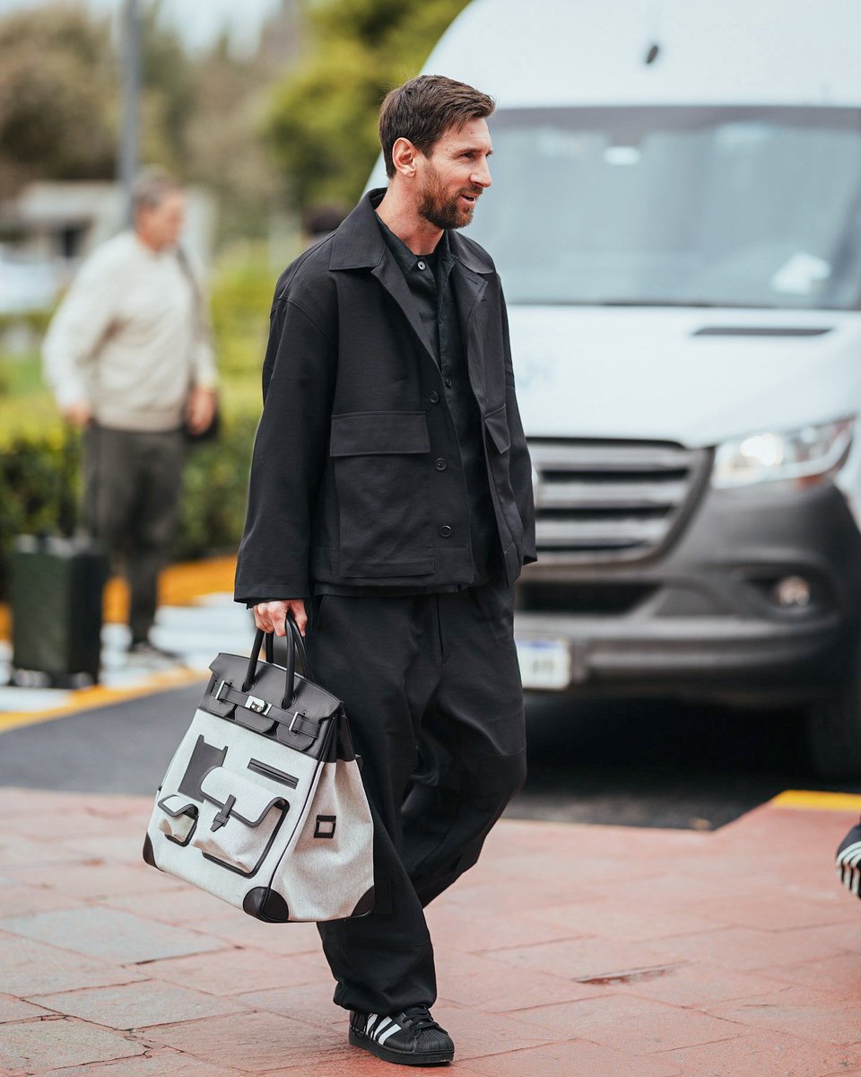 TeamLeoM's tweet photo. Llegó Lionel Andrés Messi al Predio Lionel Andrés Messi. 🇦🇷 https://t.co/BgXhgd5YRX