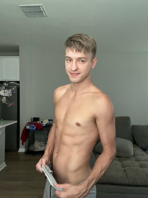 Watch Noah White's leaked NSFW photo on TwXstars