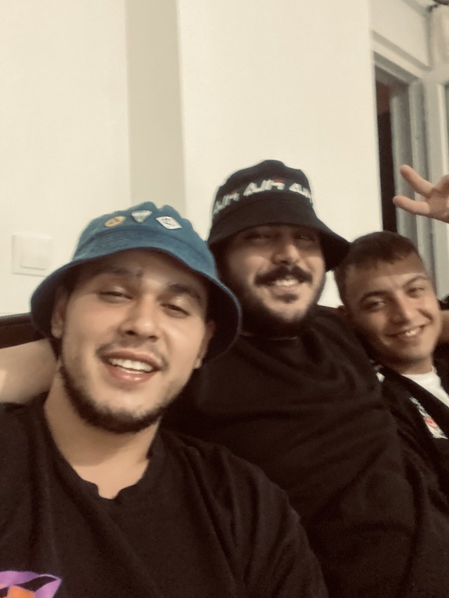 kendimizden vazgeçtik geçtik senden de geçeriz
🦅ykp
🦅alpi