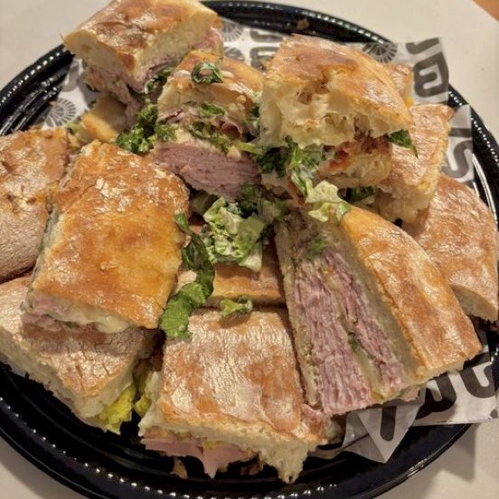 EmersonLotzia's tweet image. shoutout to papa dino at @Vitaminseabrew for hosting our fantasy football draft for a third straight year. he only took four minutes to make each of his picks, down from five minutes last season. this is called growth 🫡