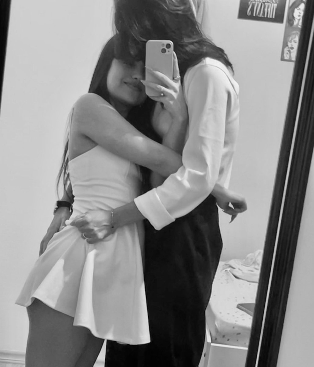 she’s obsessed with me in a dress ♡